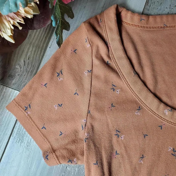 Old Navy Ribbed Floral Casual Boho Tee Shirt Top Size Large - Picture 6 of 11